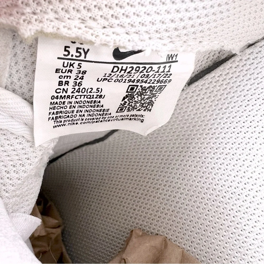 Nike Air Force 1 Sneaker Shoe in White Size 5.5 Y